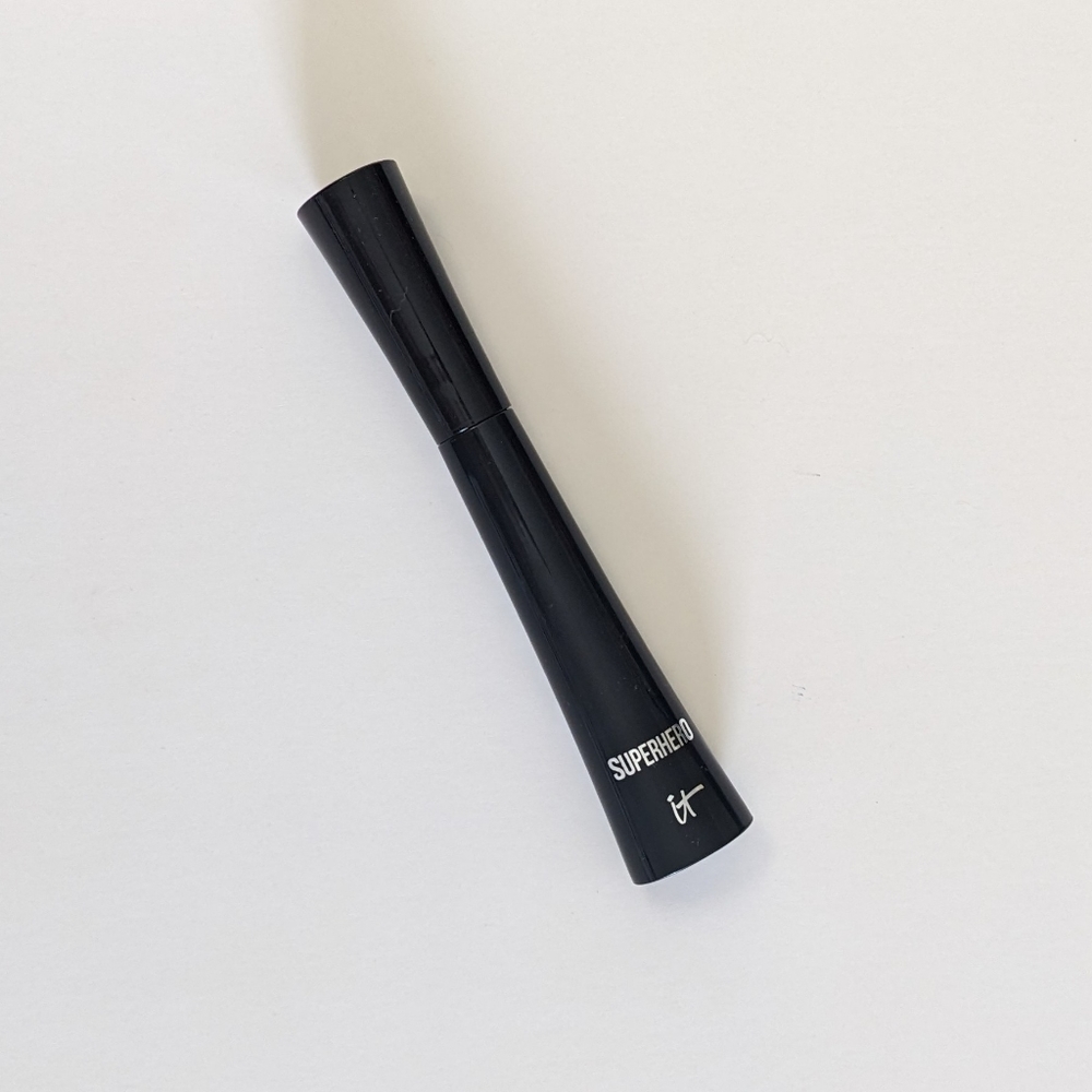 IT Superhero Mascara in Black